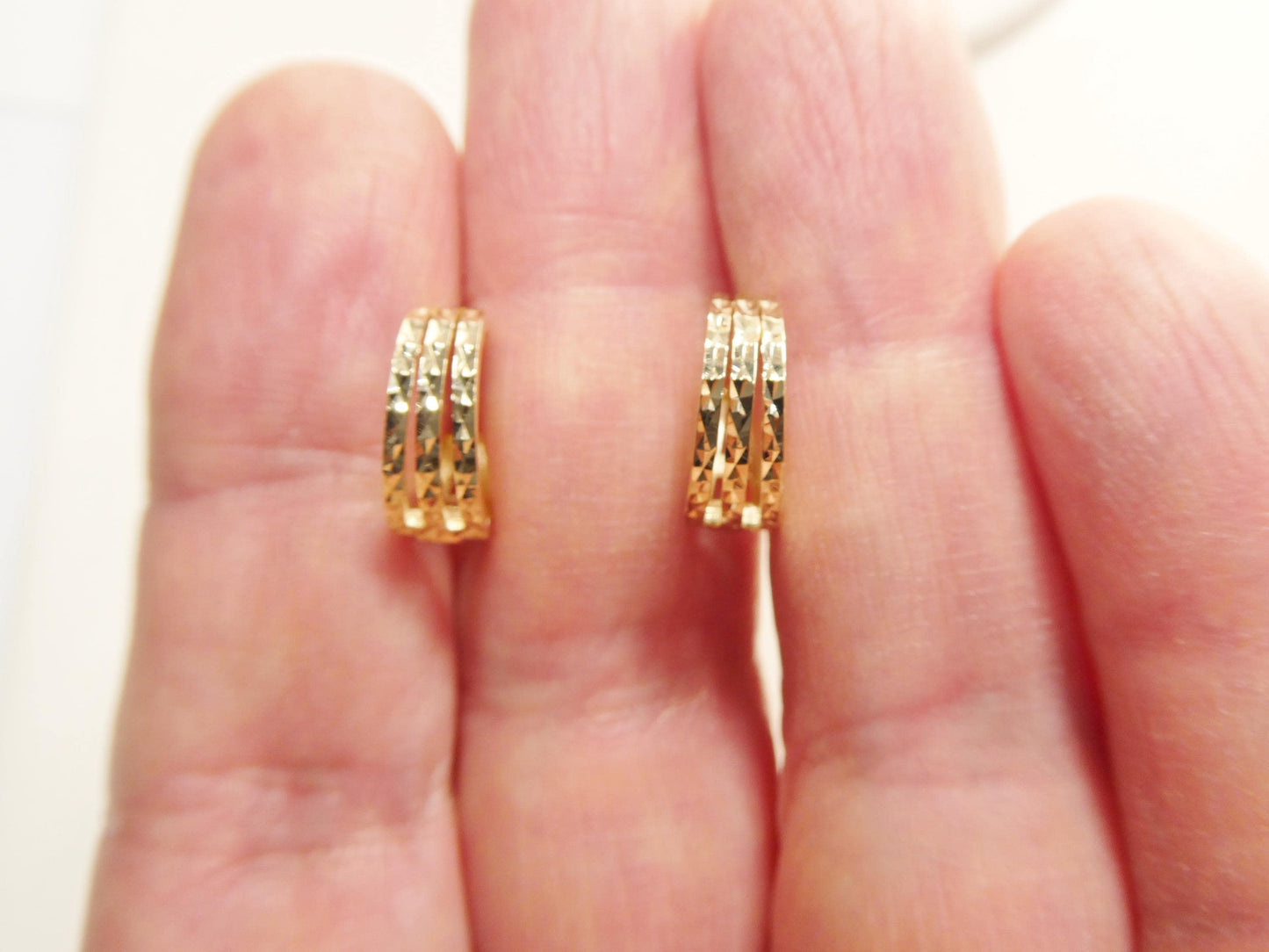 real 10k solid yellow gold designer diamond cut hoop huggie earrings