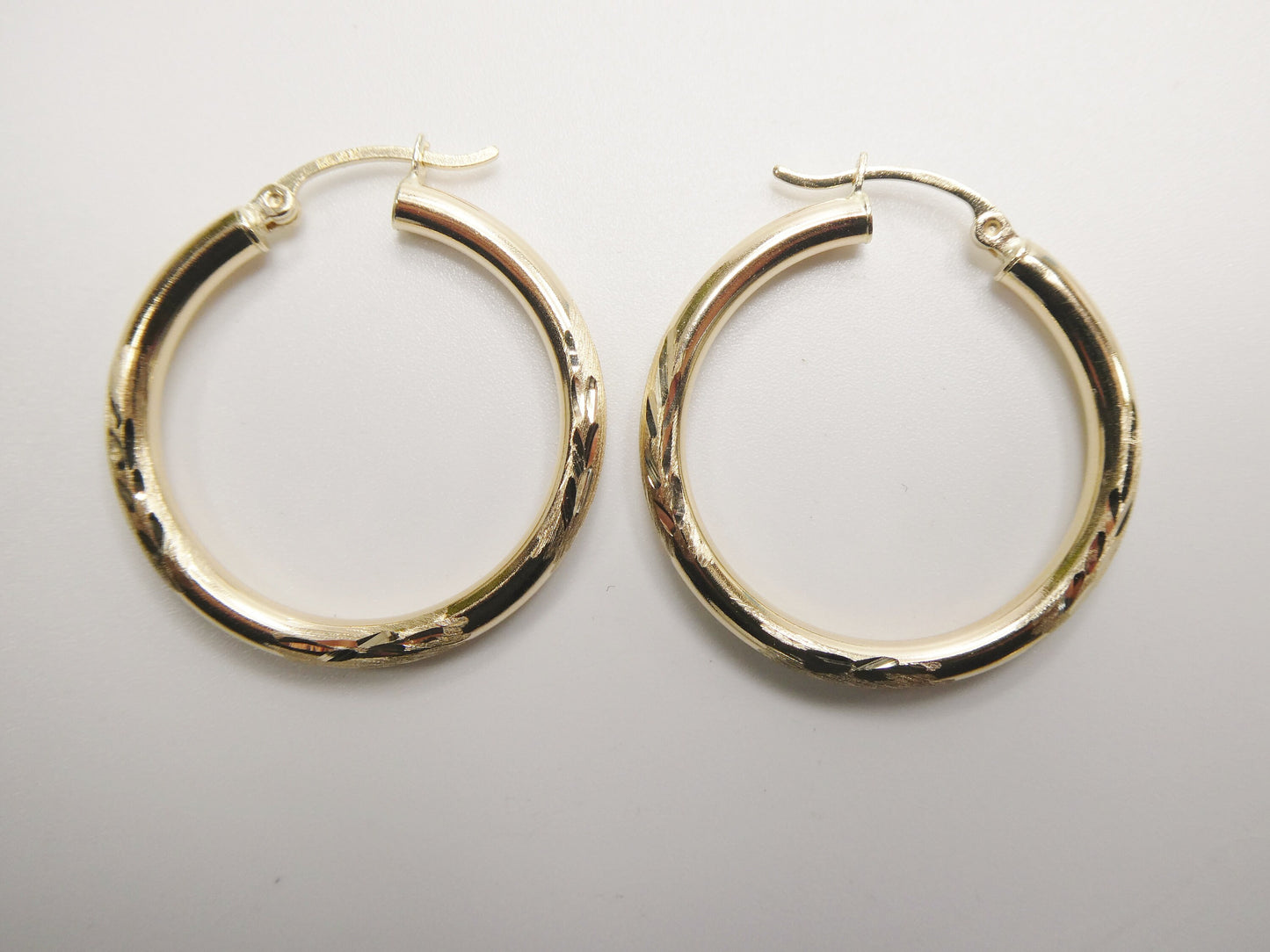 14K real solid yellow gold round hoop earring snap closure diamond cut finish