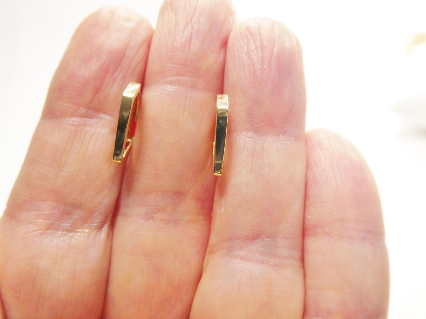 real 10k solid yellow gold designer plain triangle polish hoop huggie earrings