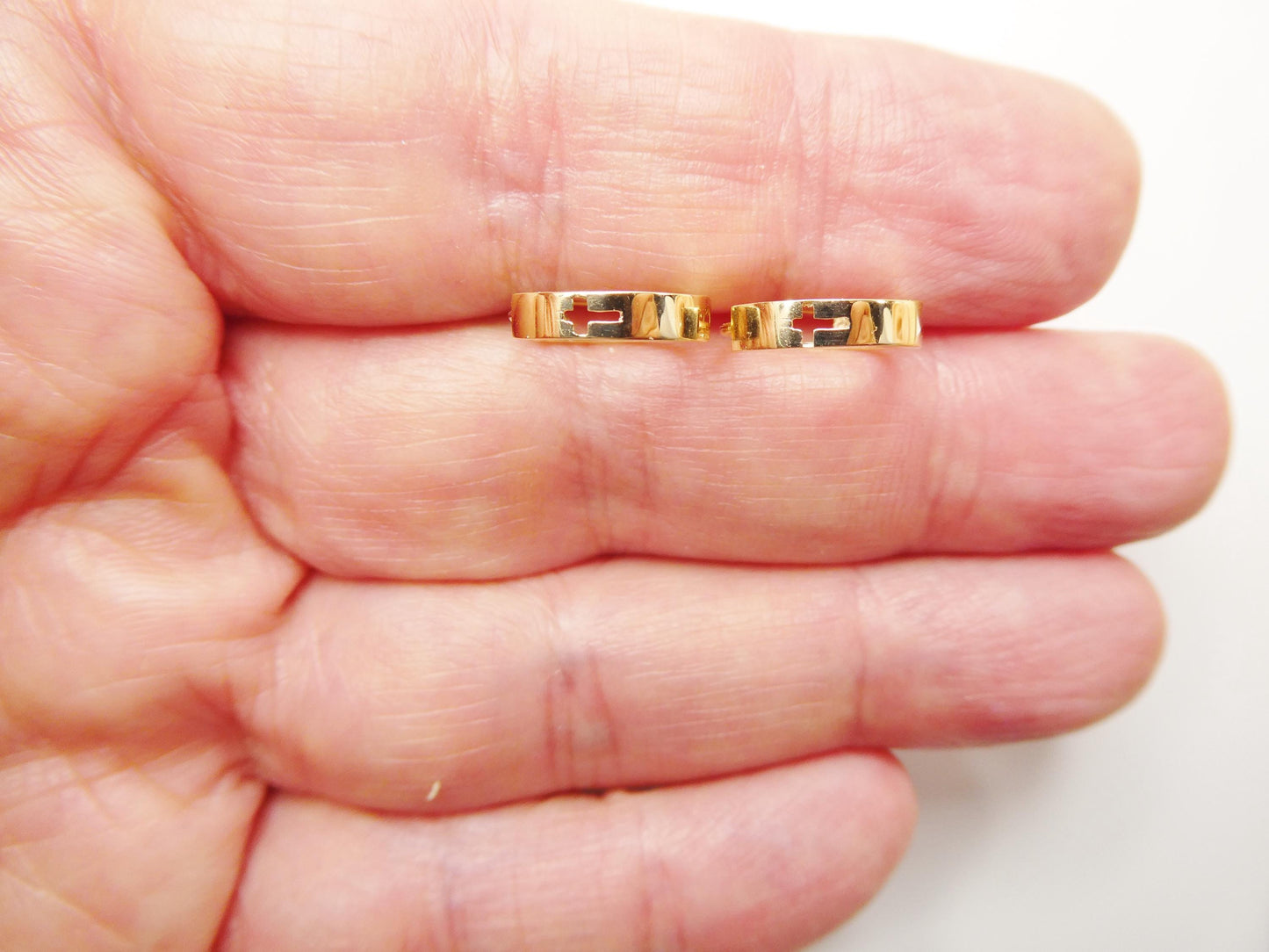 real 10k solid yellow gold cross engraved hoop huggie earring