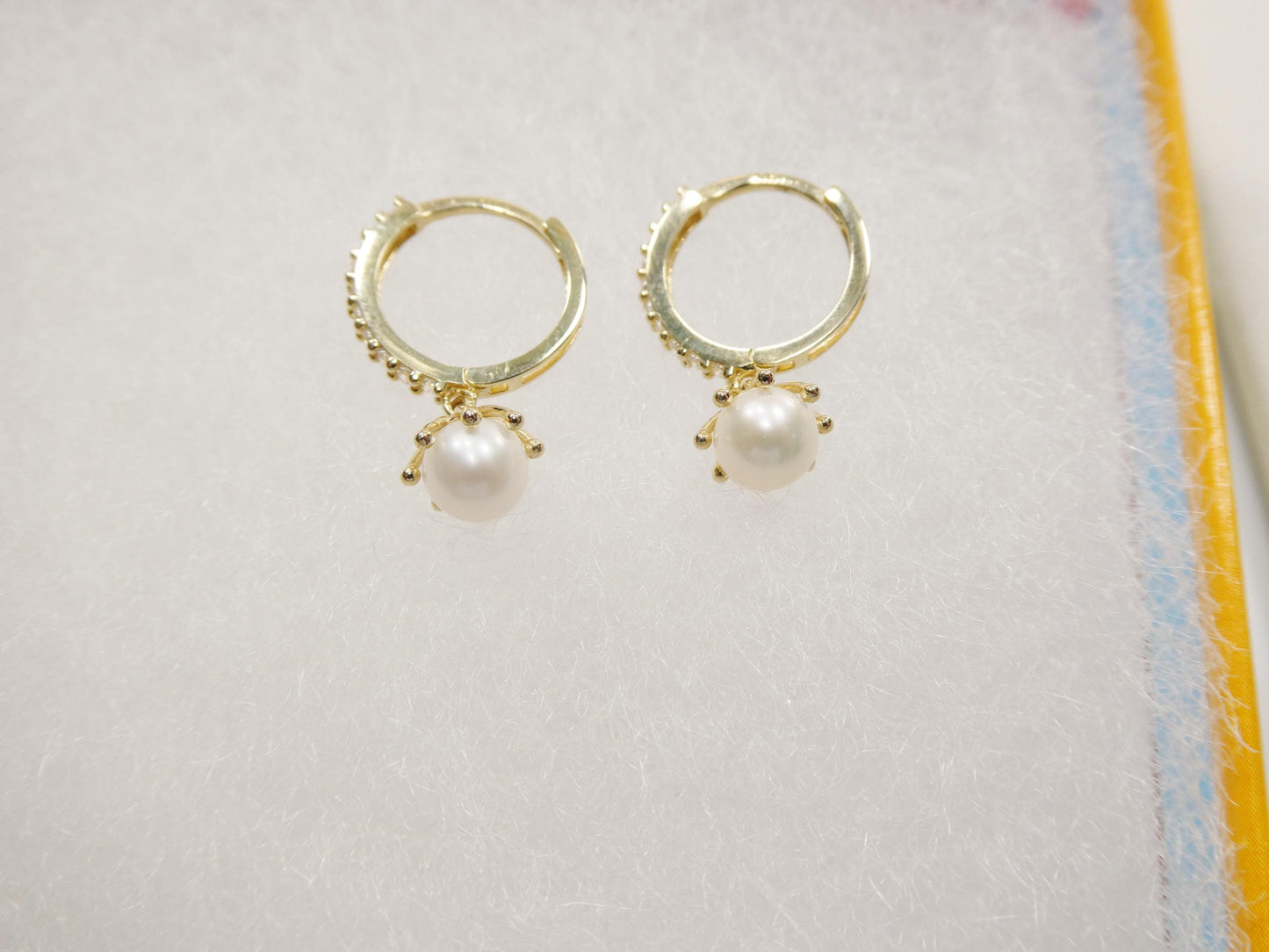 real 10k solid yellow gold cultured freshwater pearl hoop huggie earring