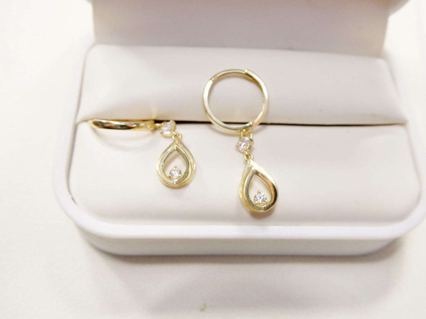 real 10k solid yellow gold teardrop hoop huggie earring