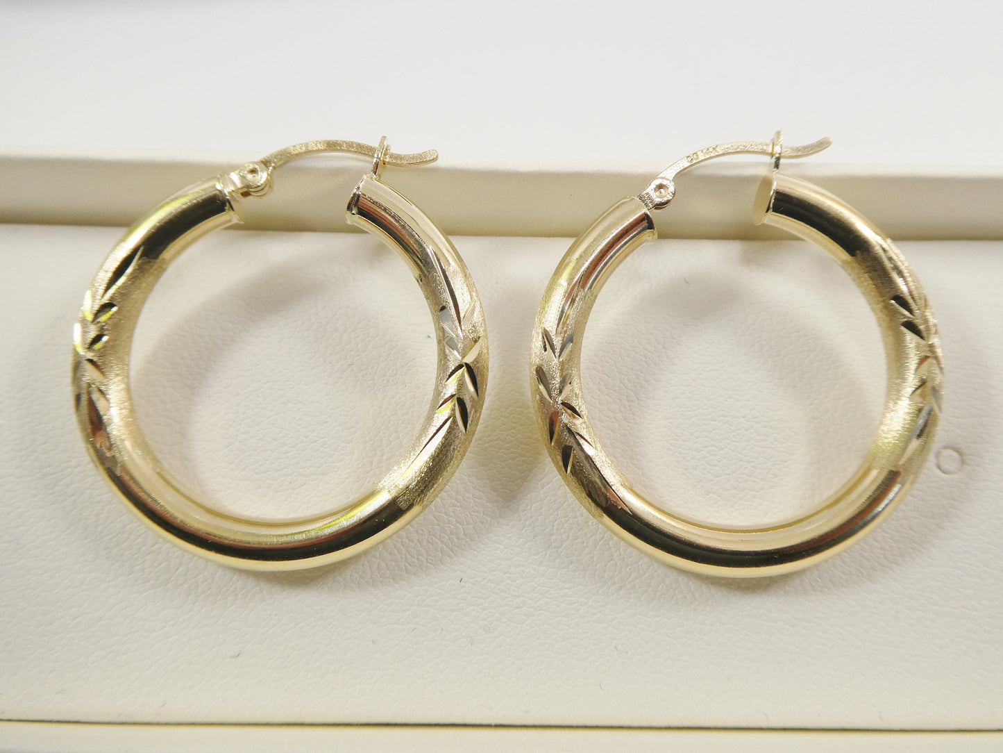 14K real solid yellow gold 4mm round hoop earring snap closure diamond cut finish