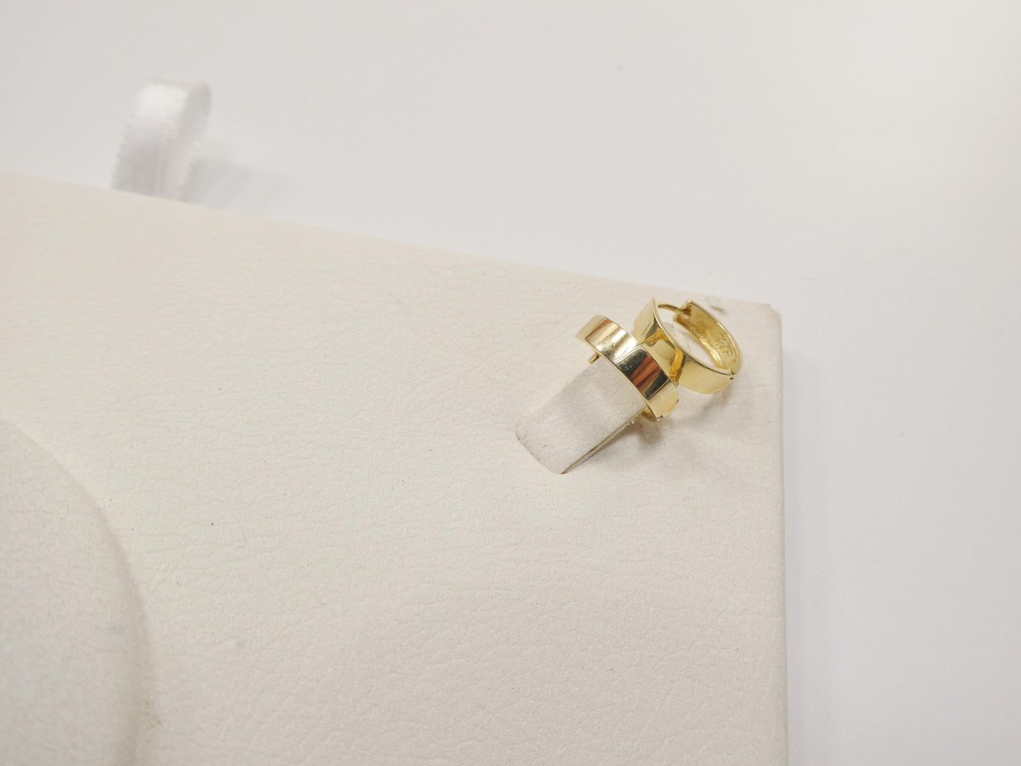 real 10k solid yellow gold high polish plain hoop huggie earring