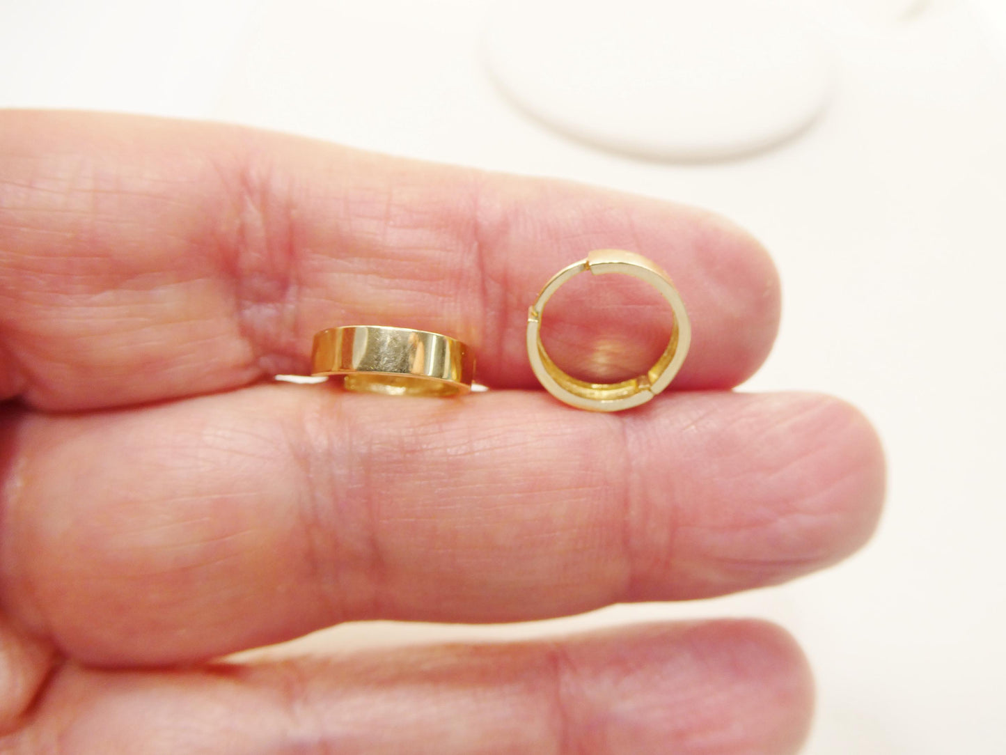 real 10k solid yellow gold high polish plain hoop huggie earring