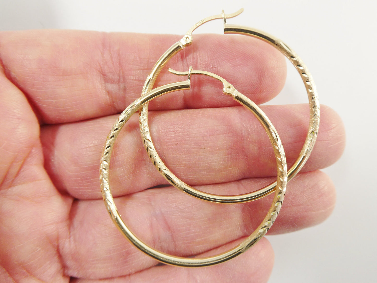 14K real solid yellow gold 2mm round hoop earrings snap closure Dimond cut finish