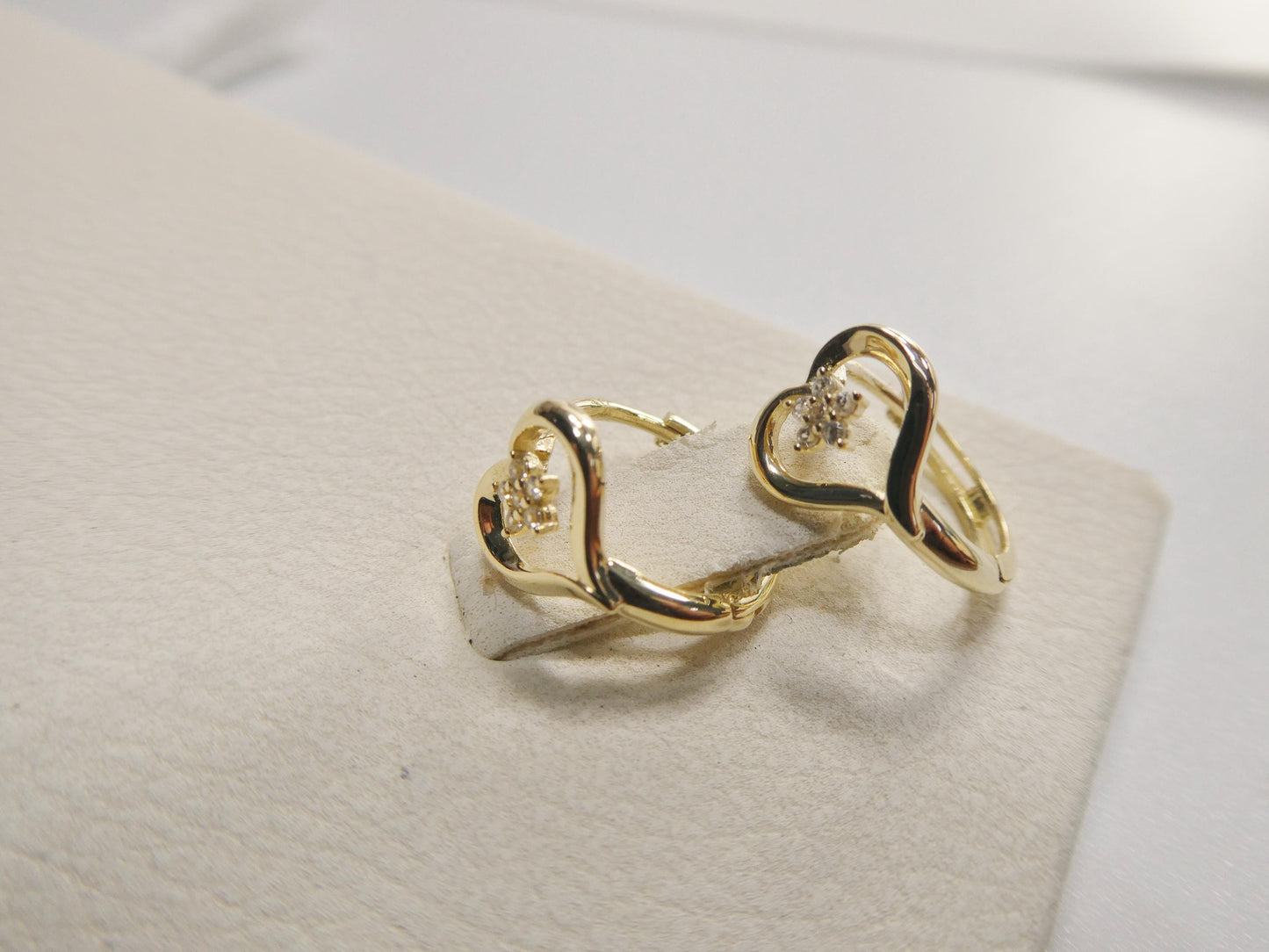 real 10k solid yellow gold designer heart flower hoop huggie earrings