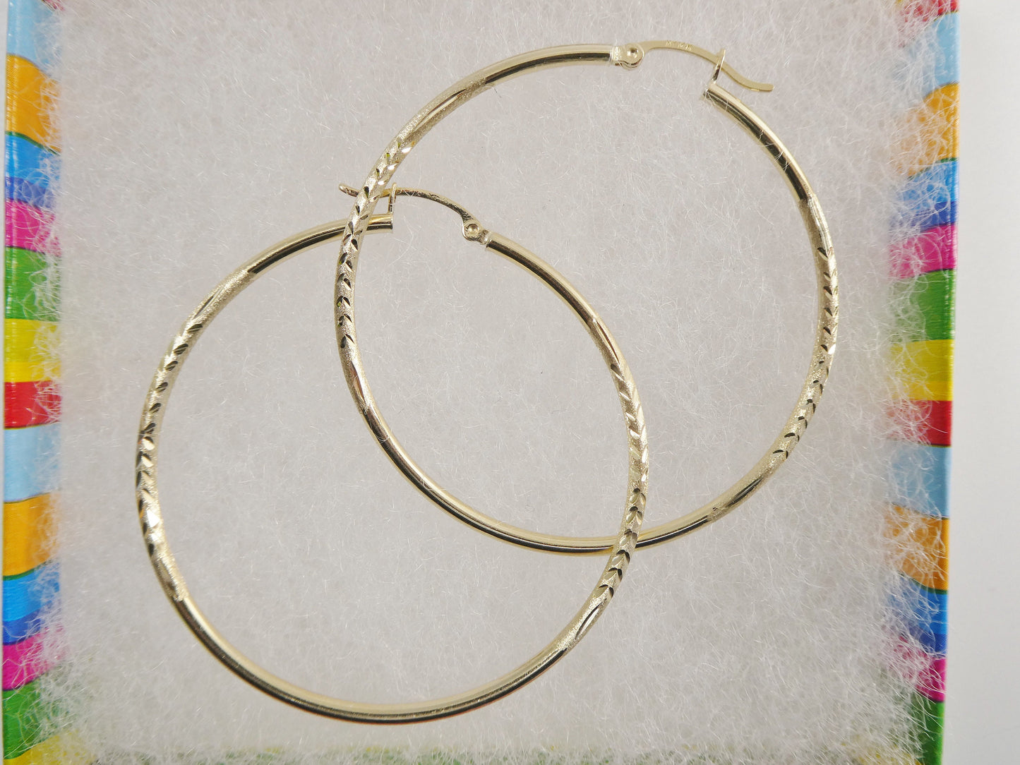 14K real solid yellow gold 2mm round hoop earrings snap closure Dimond cut finish