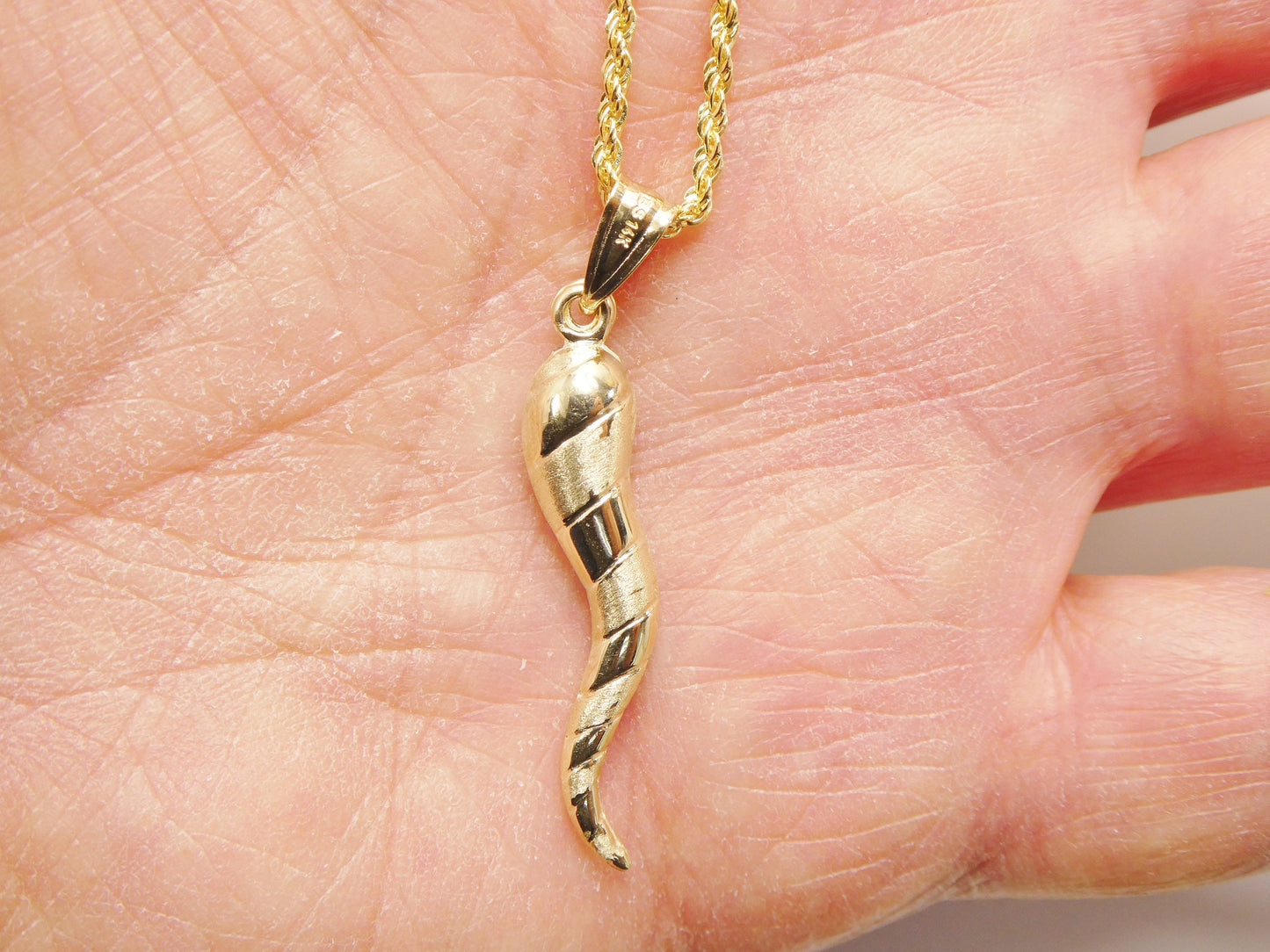 14k real solid yellow gold horn pendent and robe necklace
