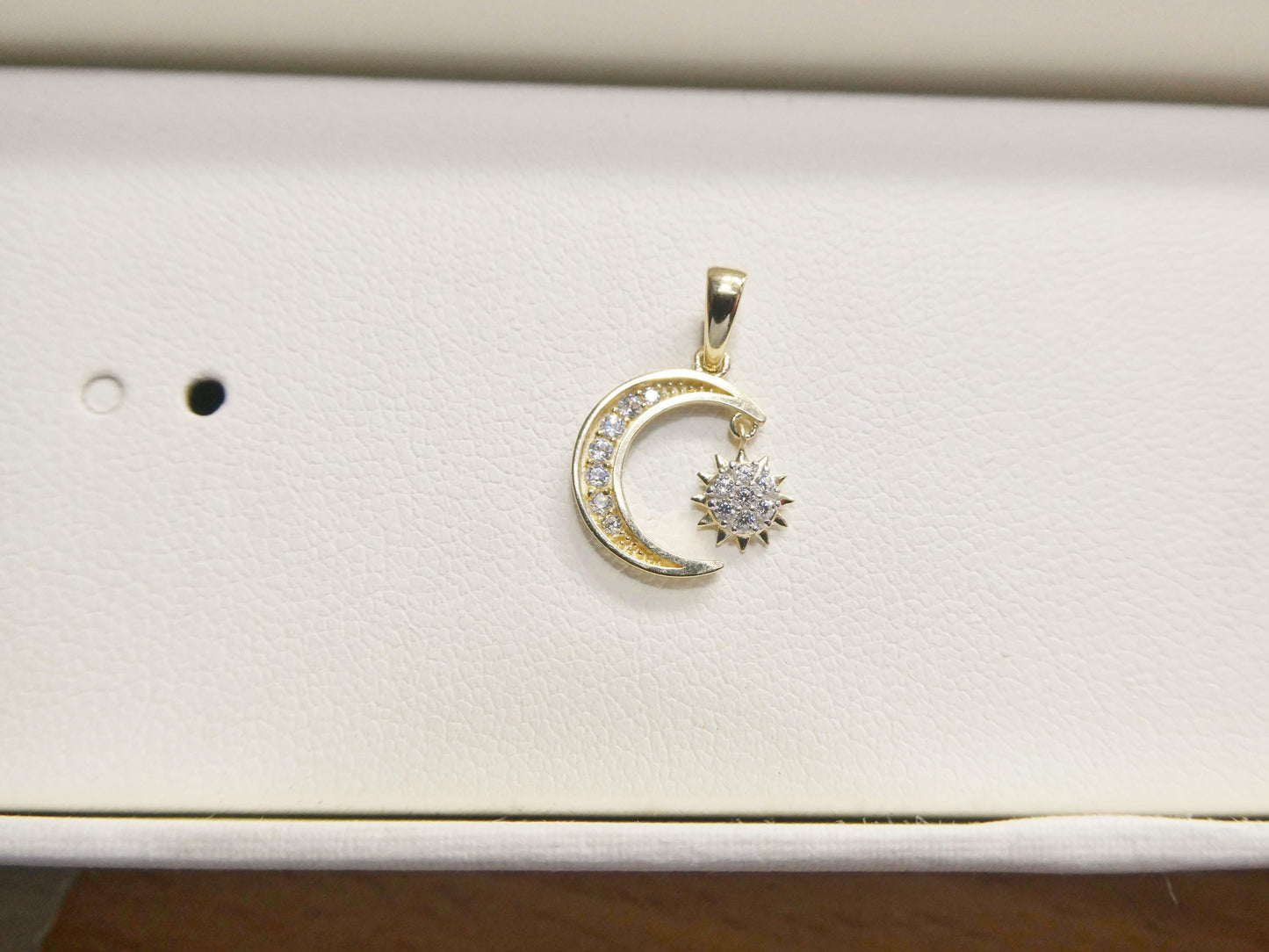 10k Yellow Gold Singapore Chain Necklace sun and moon Pendant