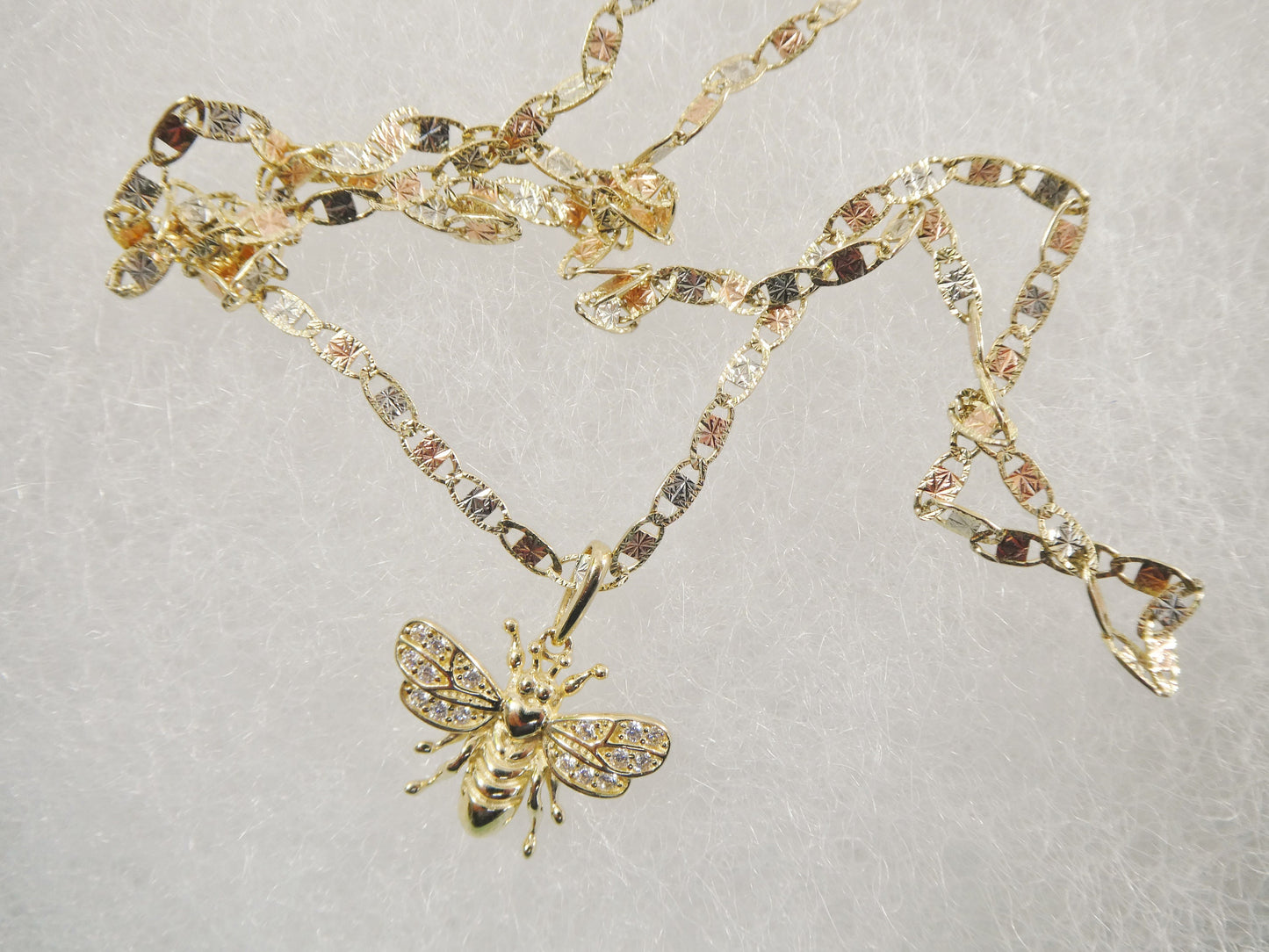 10k real solid yellow gold small honey bee pendent and 16 inch Valentino necklace