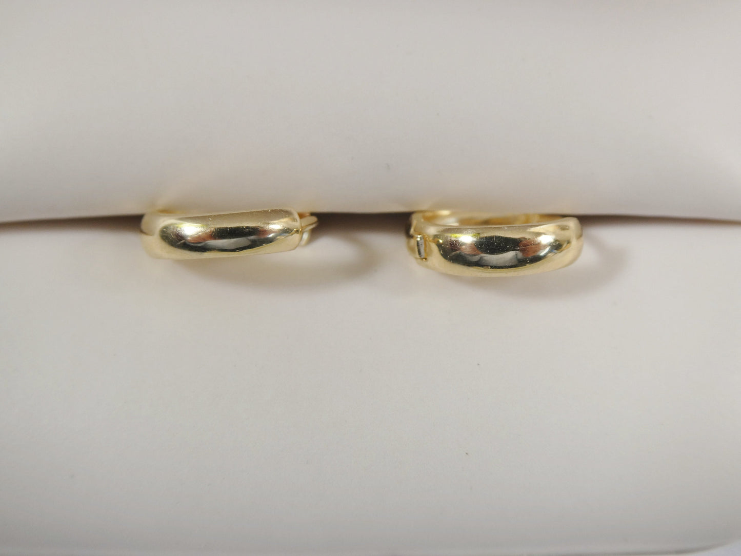 real 10k solid yellow gold high polish plain hoop huggie earring
