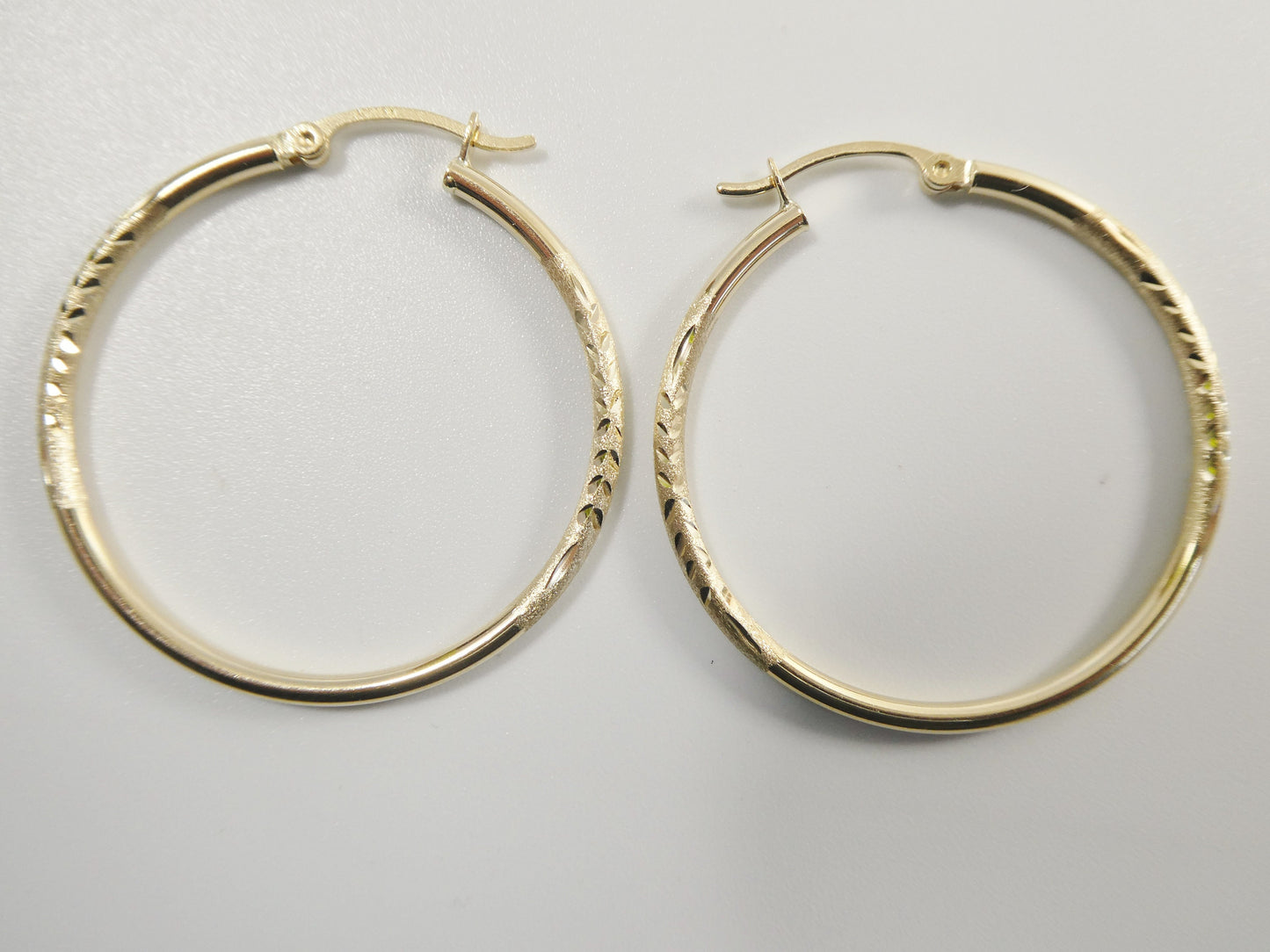 14K real solid yellow gold 2mm round hoop earrings snap closure Dimond cut finish