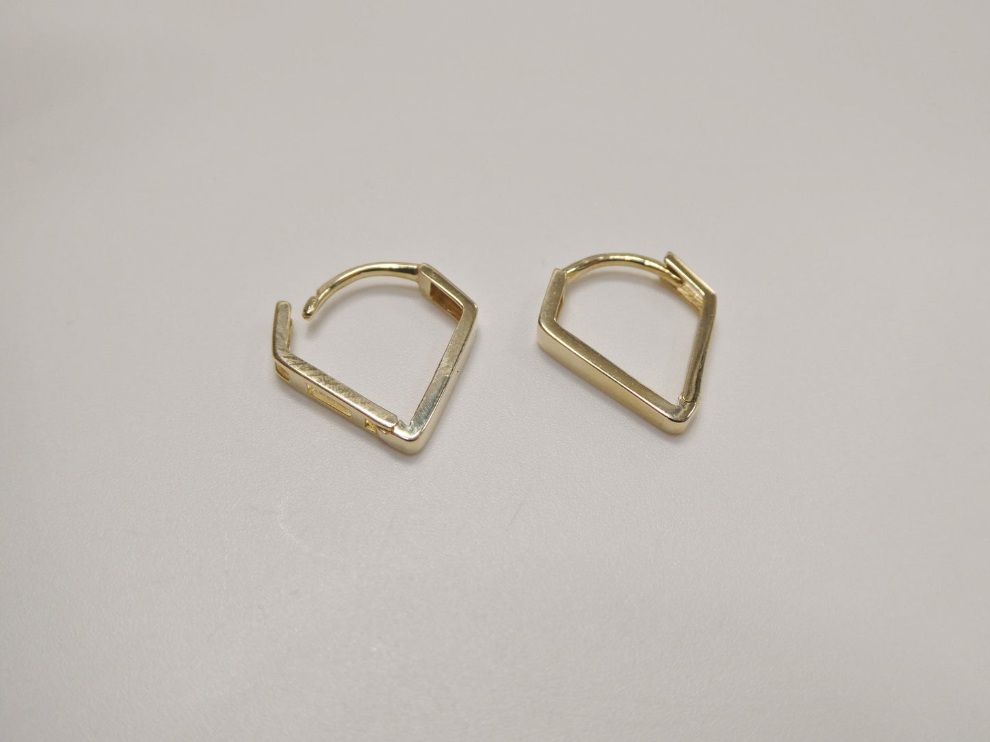 real 10k solid yellow gold designer plain triangle polish hoop huggie earrings