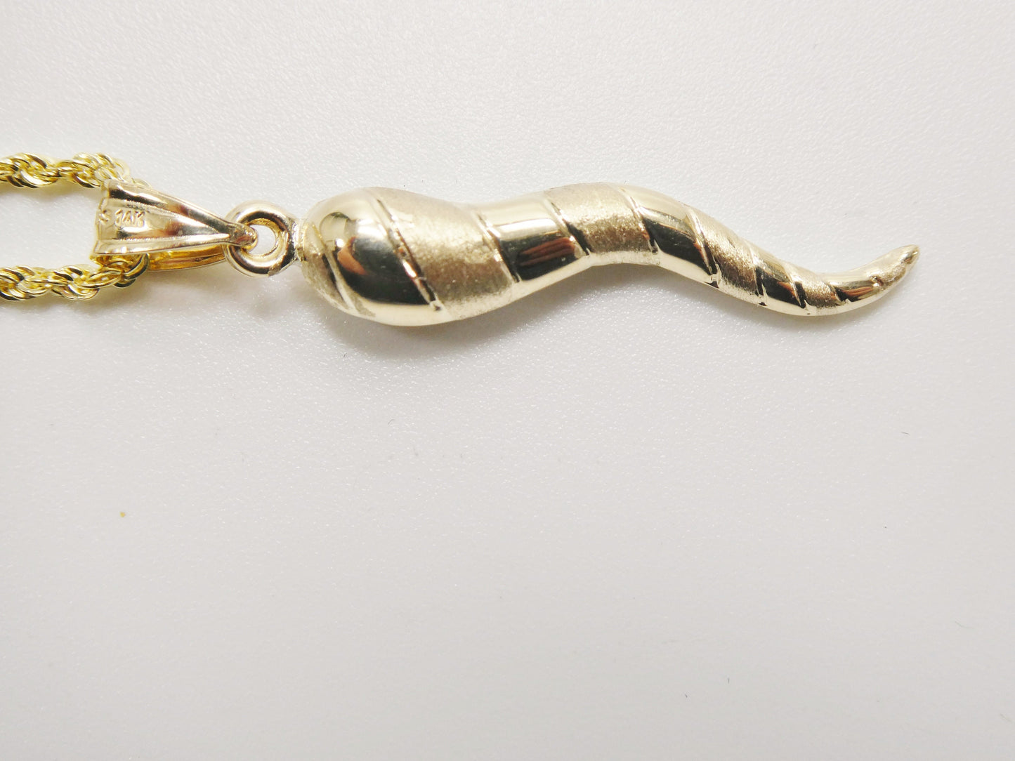 14k real solid yellow gold horn pendent and robe necklace