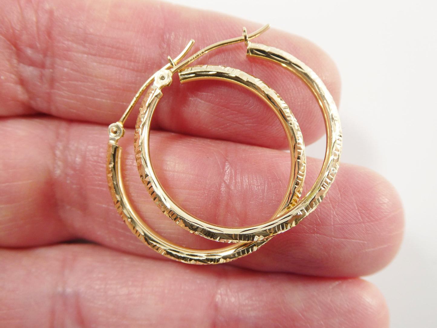 14K real solid yellow gold 25mm round hoop earrings snap closure diamond cut finish