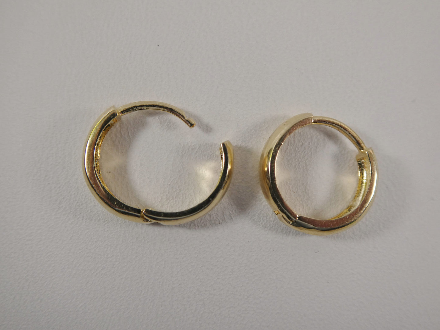 real 10k solid yellow gold high polish plain hoop huggie earring