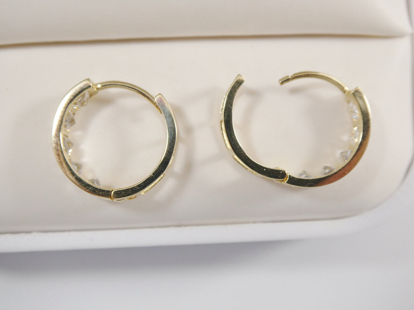 real 10k solid yellow gold princess-cut setting 14mm hoop huggie earrings