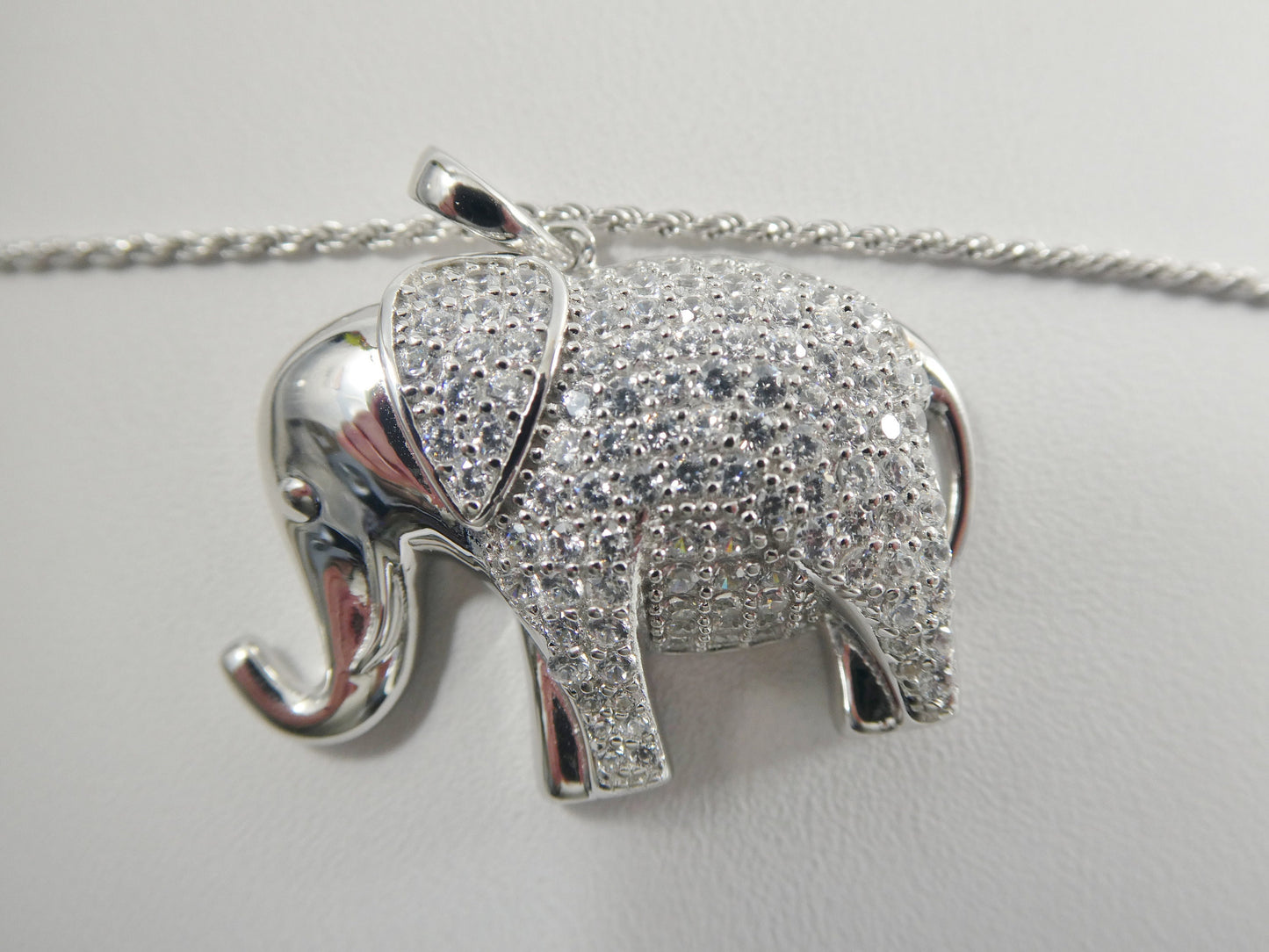 real 925 sterling silver elephant pendent and 18 inch rob chain
