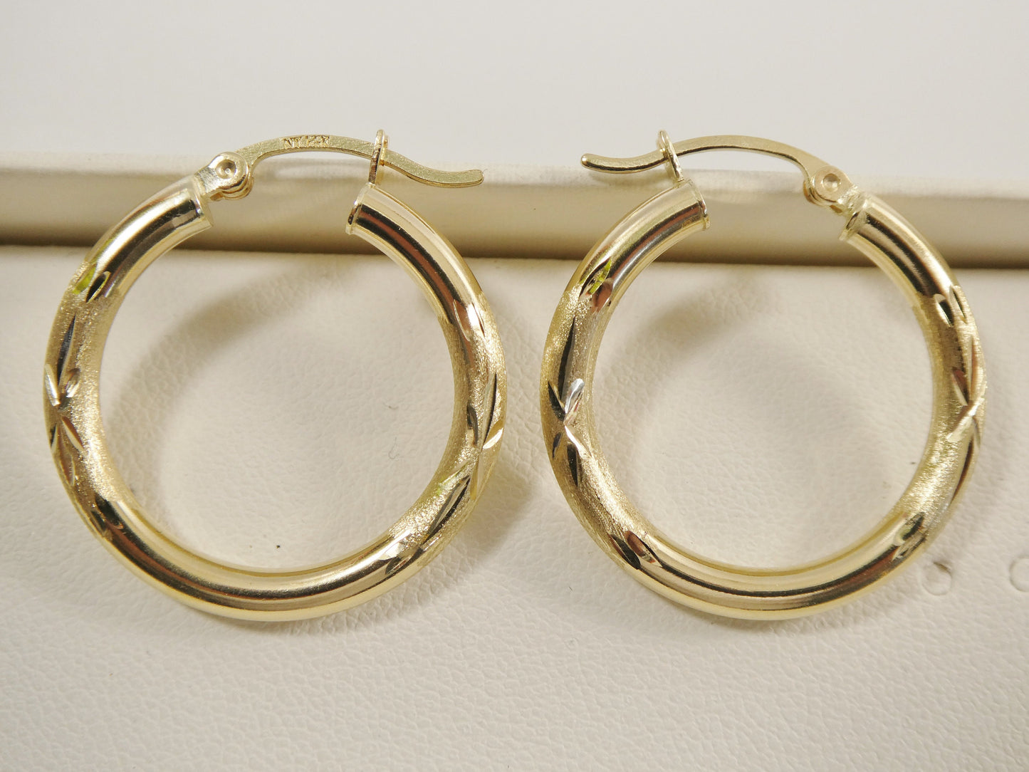 14K real solid yellow gold 25mm round hoop earring snap closure diamond cut finish