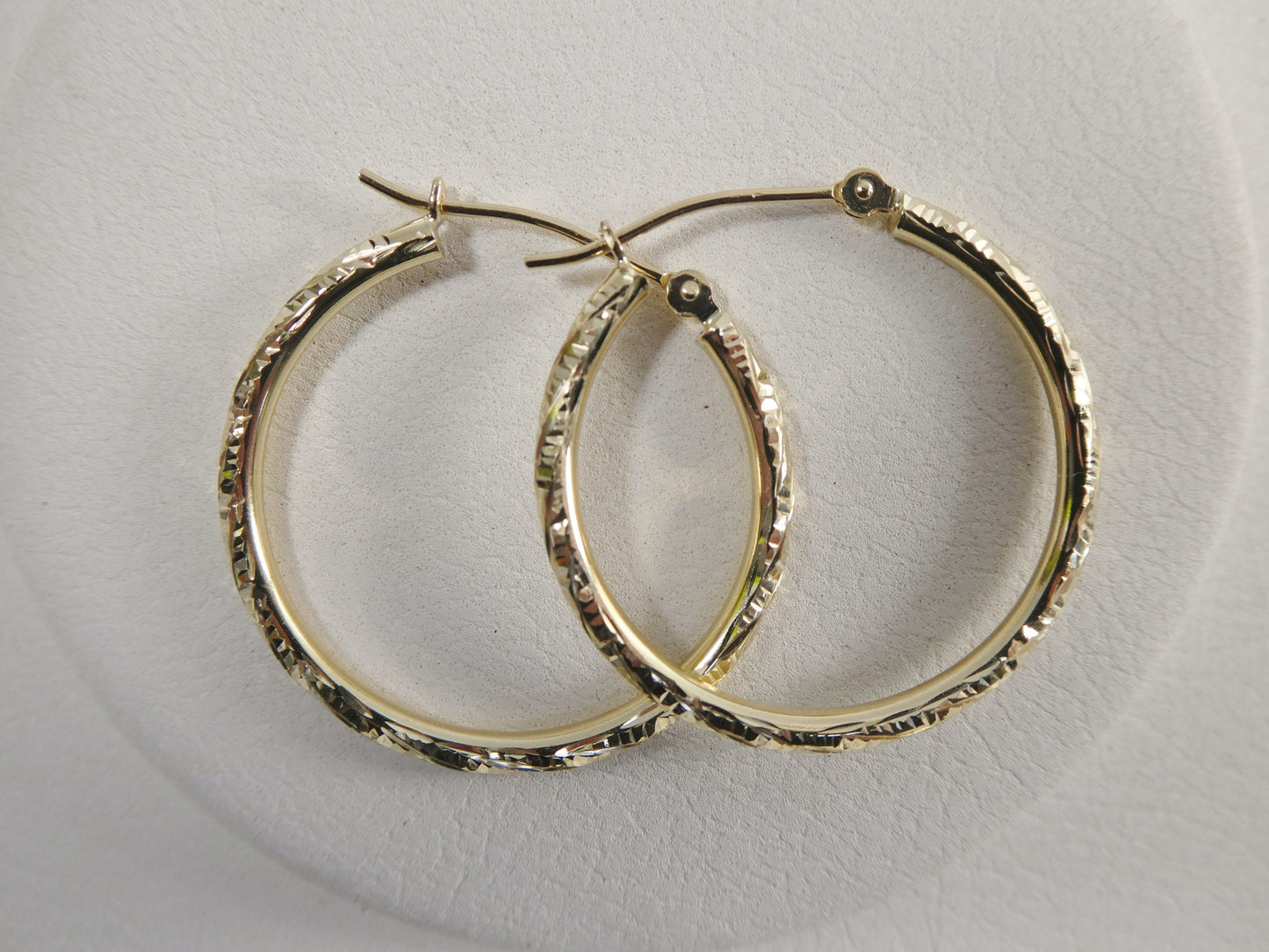 14K real solid yellow gold 25mm round hoop earring snap closure diamond cut finish