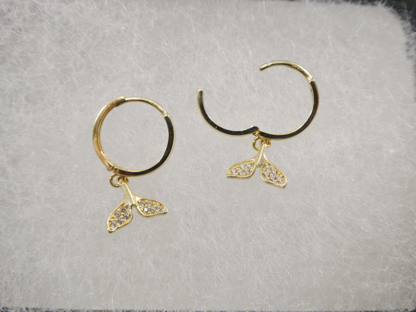 real 10k solid yellow gold whale tail hoop huggie earrings