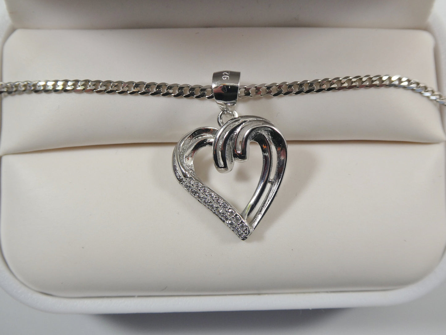 18 inch chain and heart pendent charm 925 sterling silver