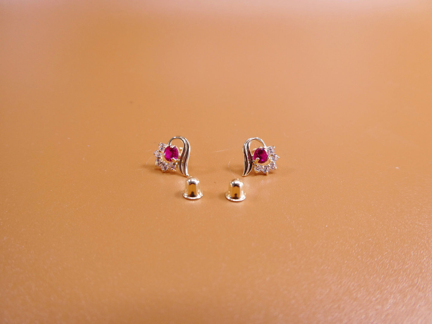 14k real solid yellow gold screw back children earrings heart shape