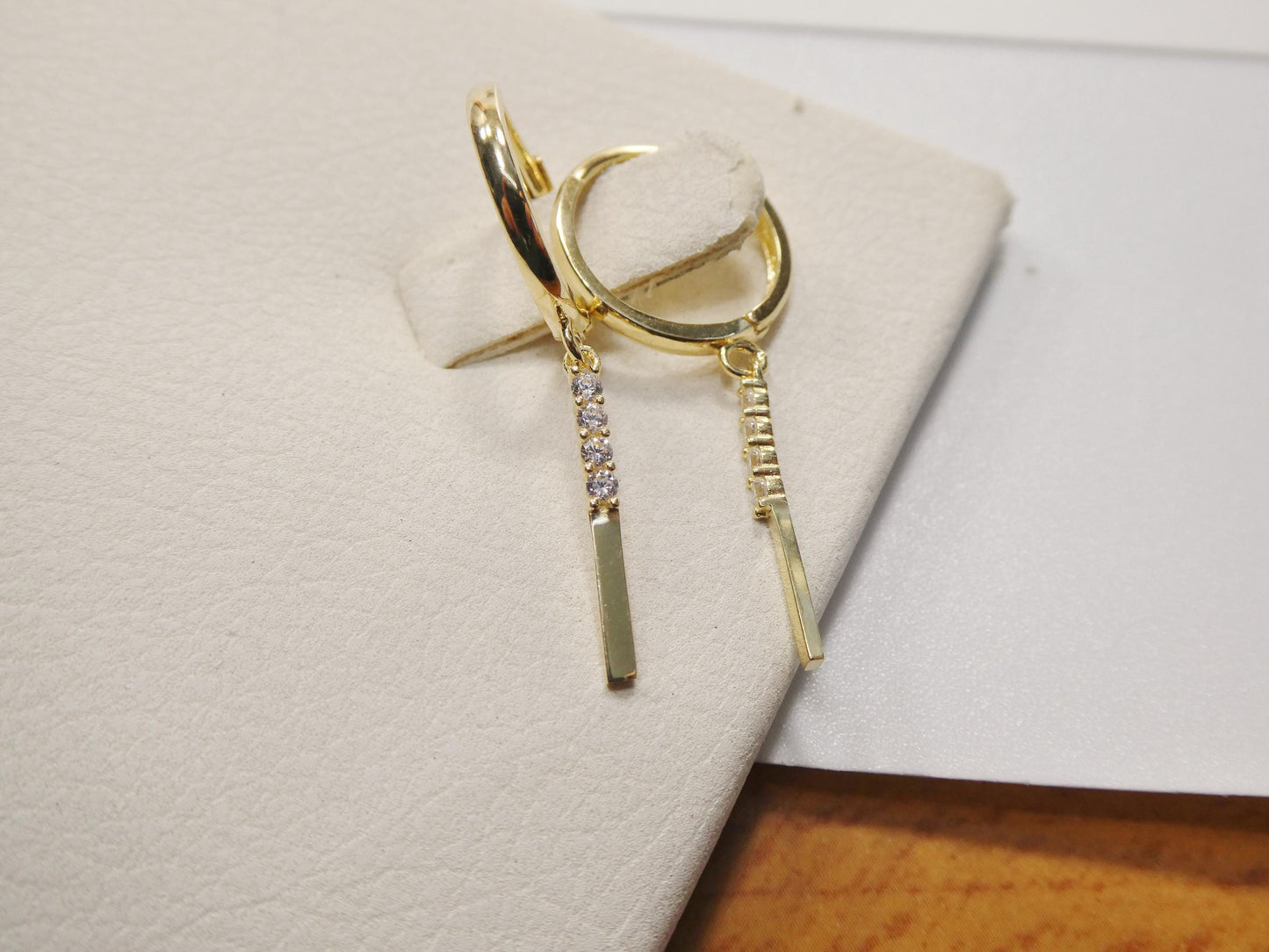 real 10k solid yellow gold designer teardrop hoop huggie earring