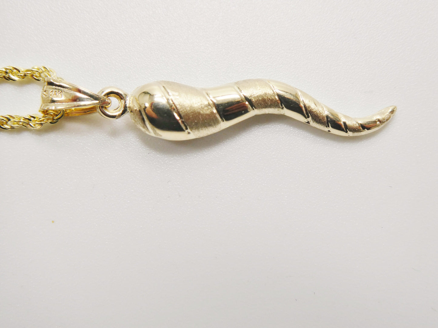14k real solid yellow gold horn pendent and robe necklace