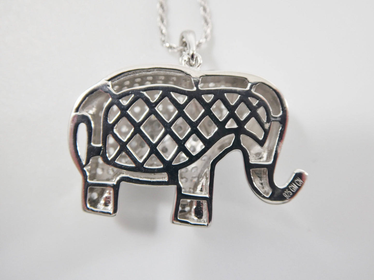 real 925 sterling silver elephant pendent and 18 inch rob chain