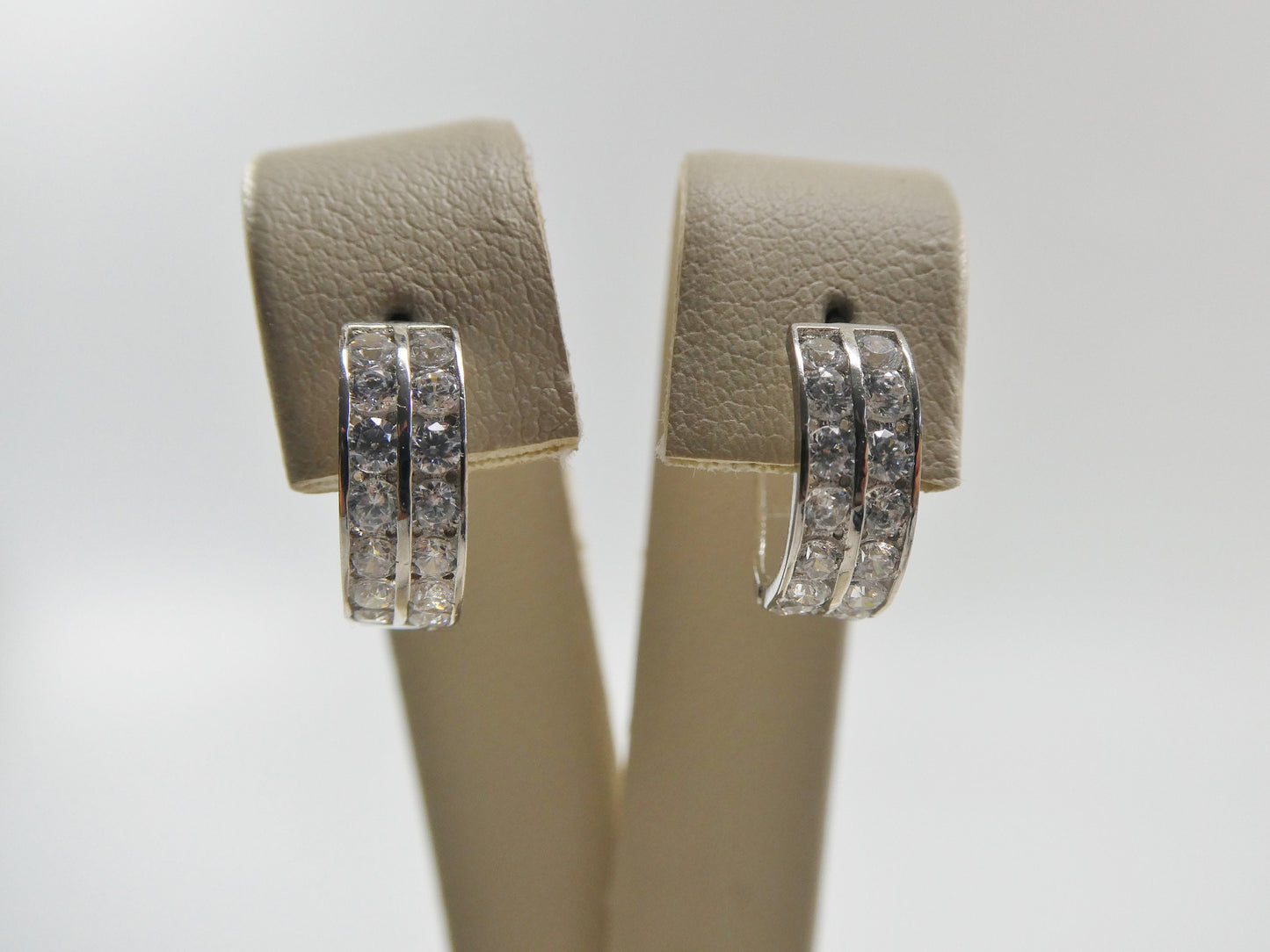 real 10k solid yellow gold 2 line prong setting huggie hoop 13mm earrings