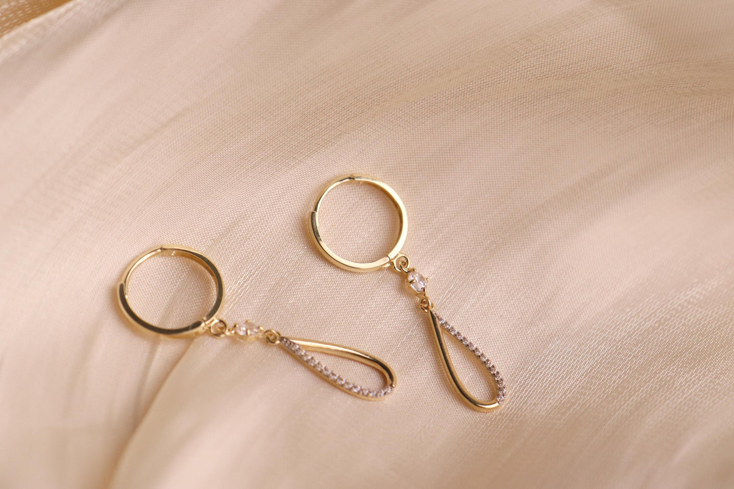 real 10k solid yellow gold teardrop hoop huggie earrings