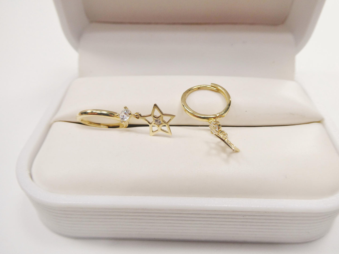 real 10k solid yellow gold designer star hoop huggie earrings