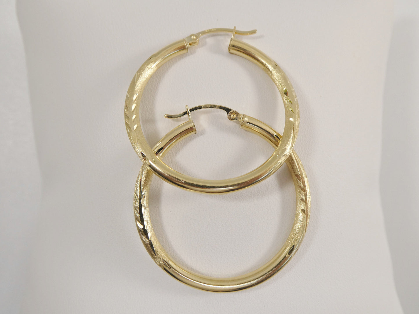 14K real solid yellow gold 35mm round hoop earring snap closure diamond cut finish