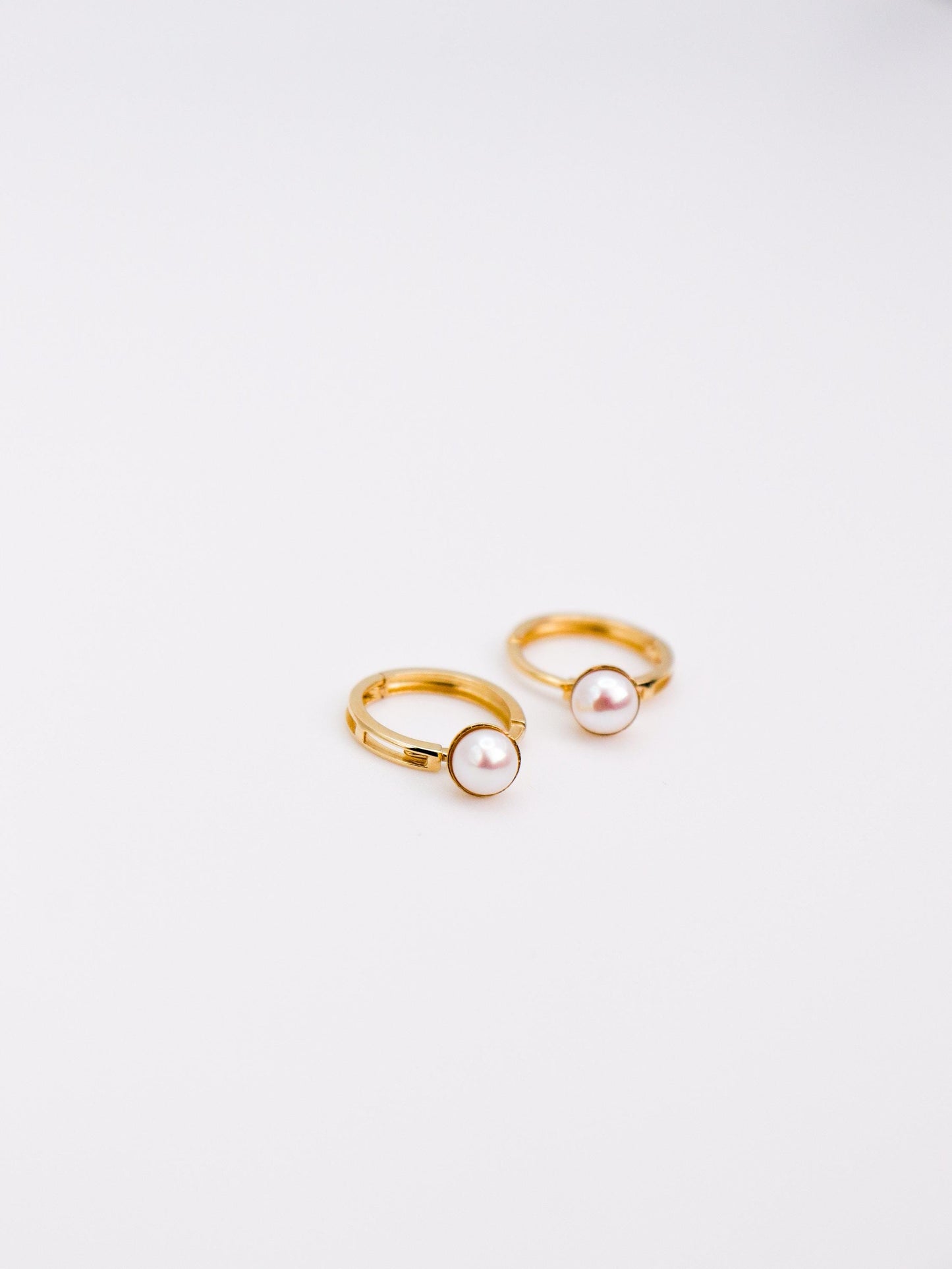 real 10k solid yellow gold cultured freshwater pearl hoop huggie earrings