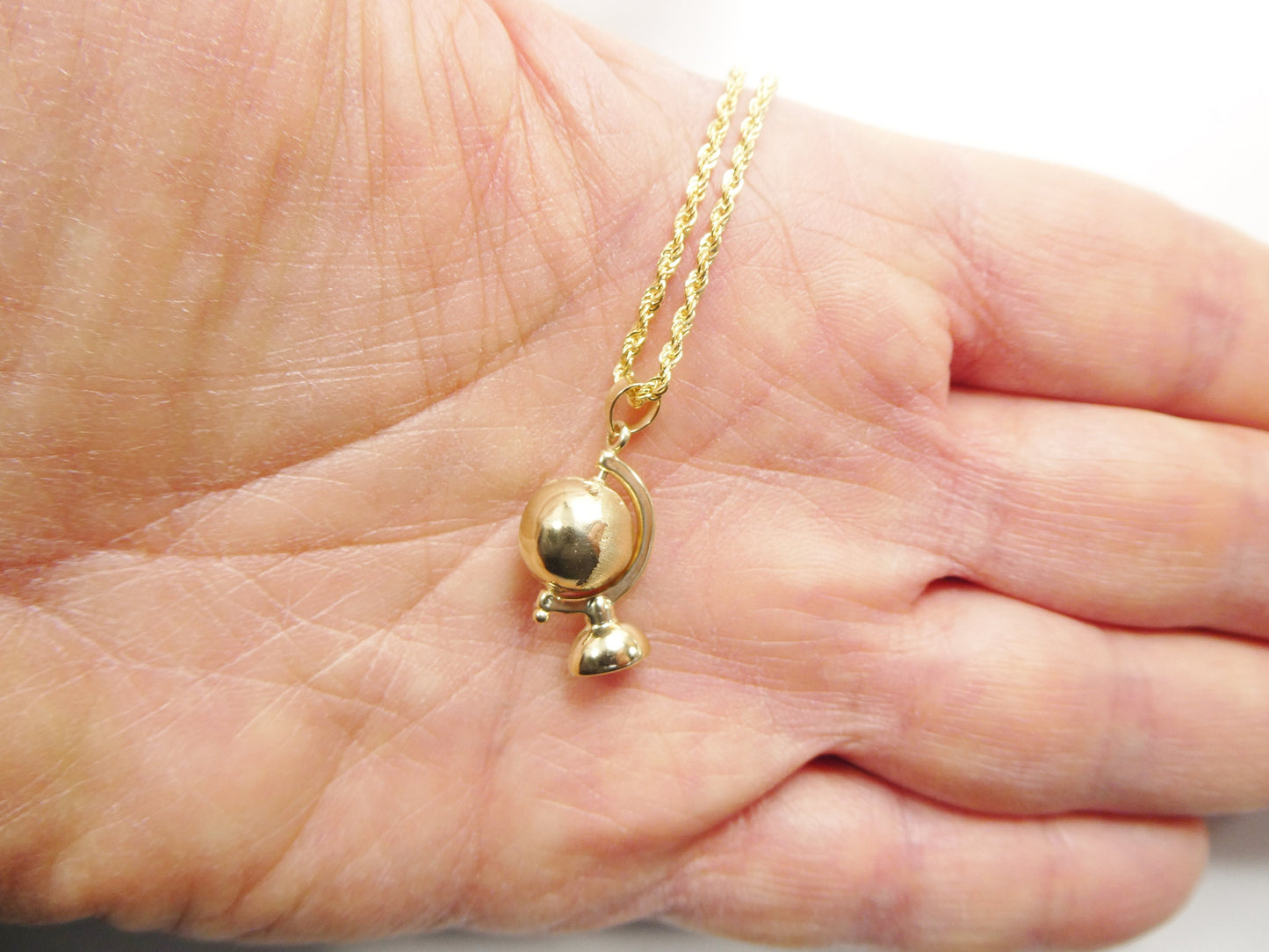 14k real solid yellow gold globe pendent and robe necklace