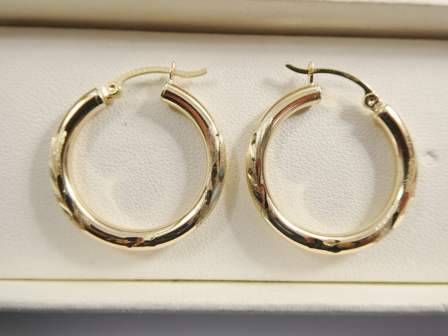 10k real solid yellow gold diomond cut hoop earring
