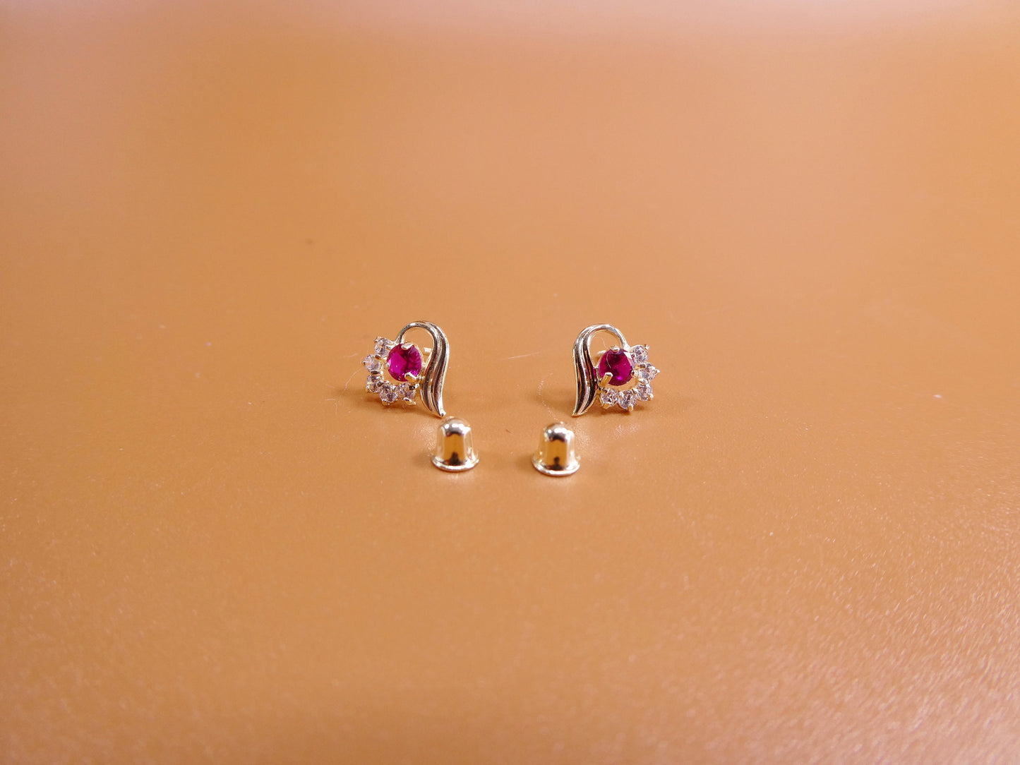 14k real solid yellow gold screw back children earrings heart shape