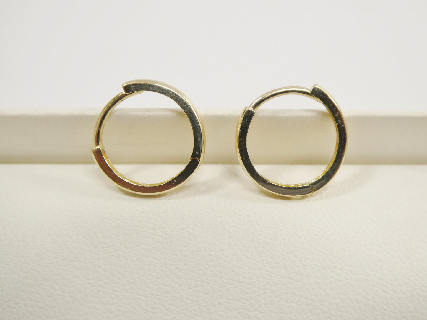 real 10k solid yellow gold high polish plain hoop huggie earring