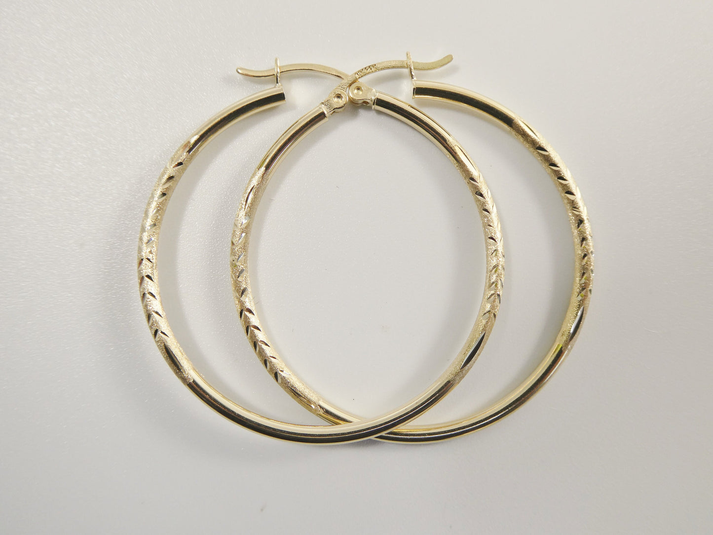 14K real solid yellow gold 2mm round hoop earrings snap closure Dimond cut finish
