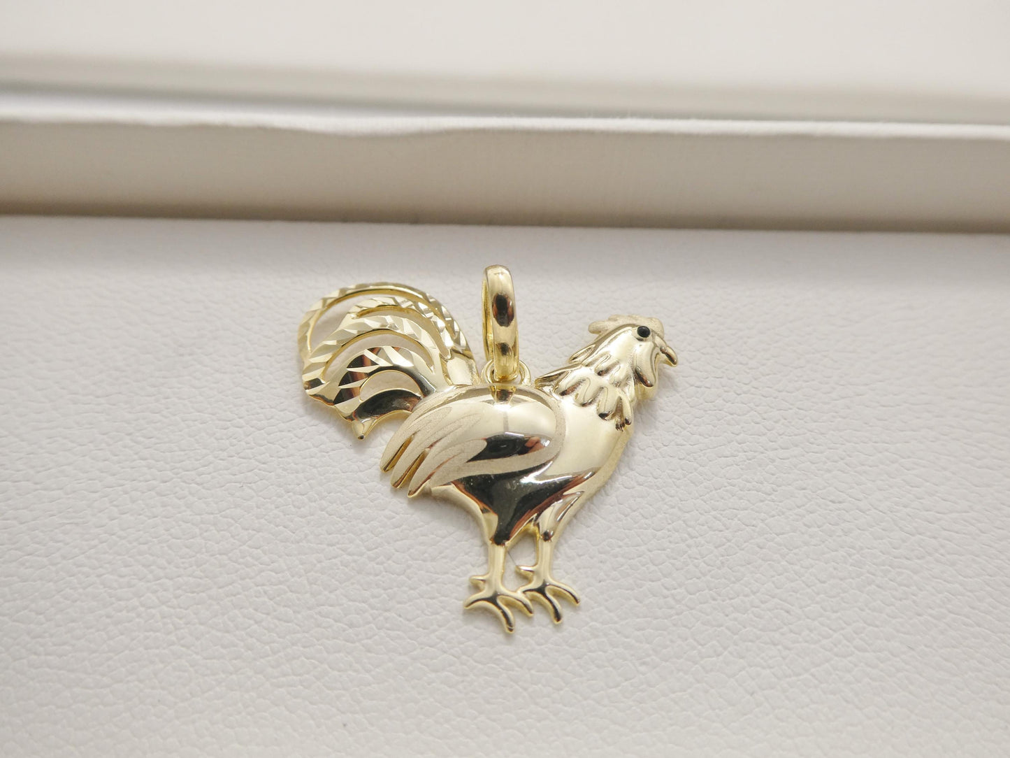 10k real solid yellow gold elegant rooster pendent and 18 inch figaro necklace