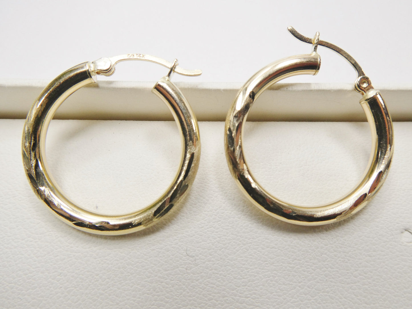 14K real solid yellow gold round hoop earring snap closure diamond cut finish