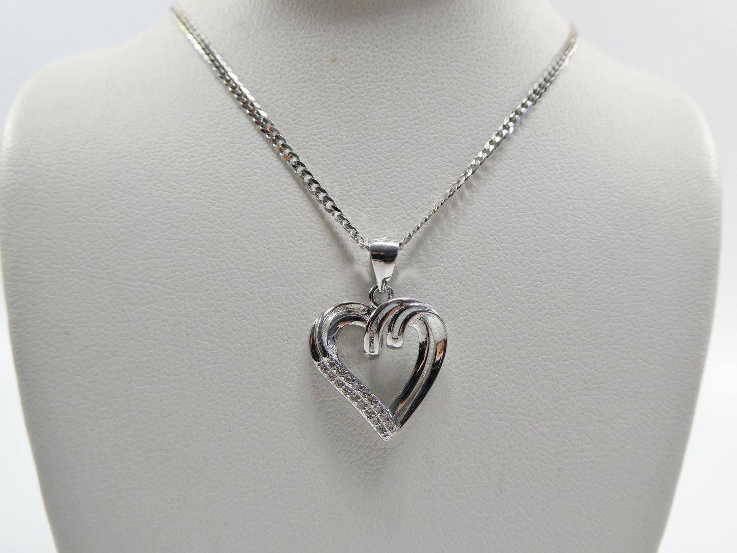 18 inch chain and heart pendent charm 925 sterling silver