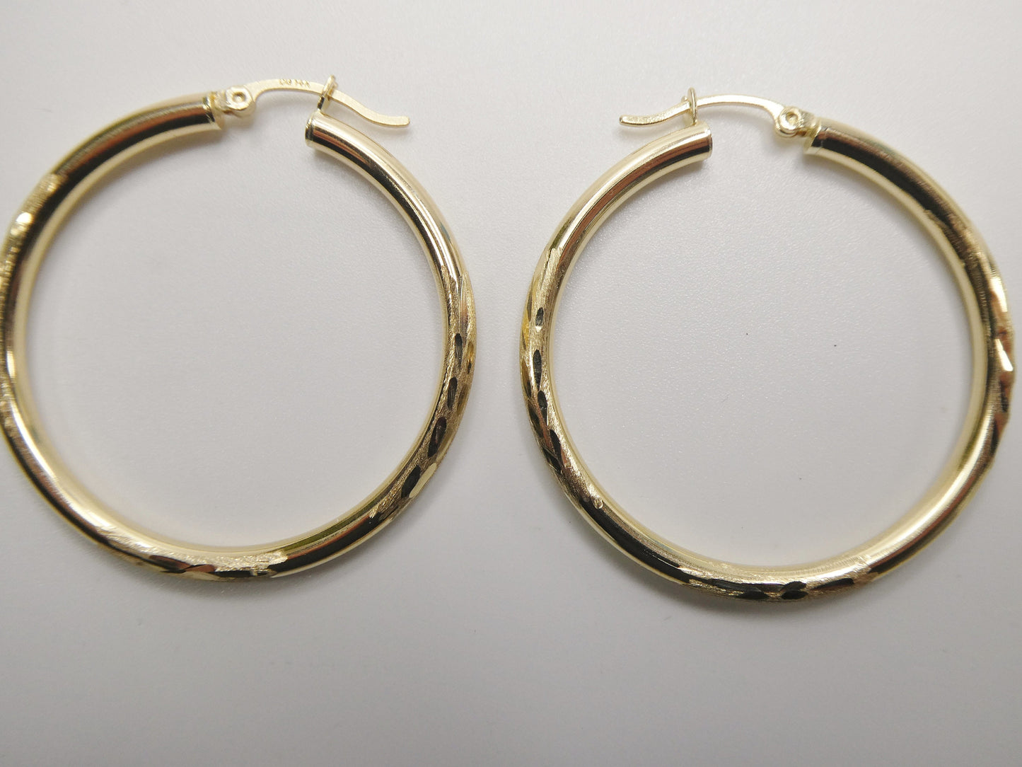 14K real solid yellow gold round hoop earring snap closure diamond cut finish