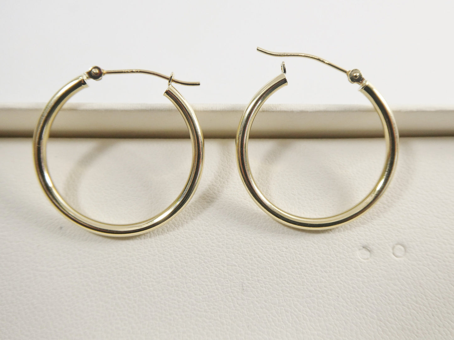14K real solid yellow gold 2mm / 25mm round hoop earring snap closure high polish finish