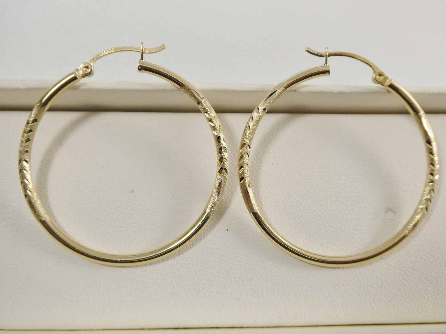14K real solid yellow gold 2mm round hoop earrings snap closure Dimond cut finish