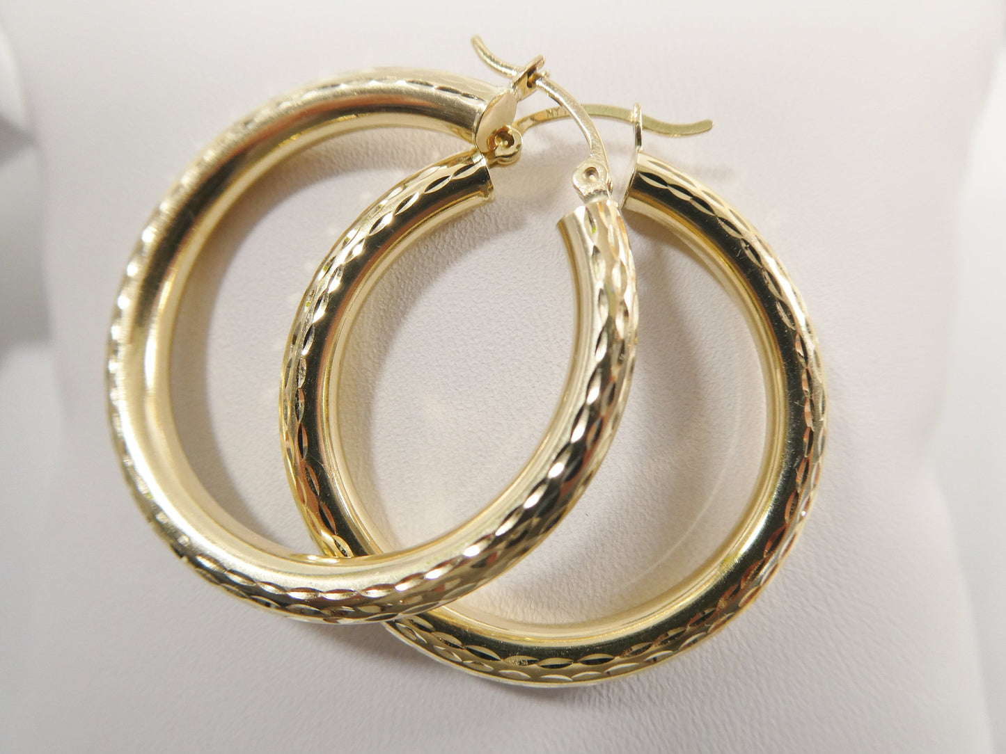 14K real solid yellow gold 35mm round hoop earring snap closure full diamond cut finish