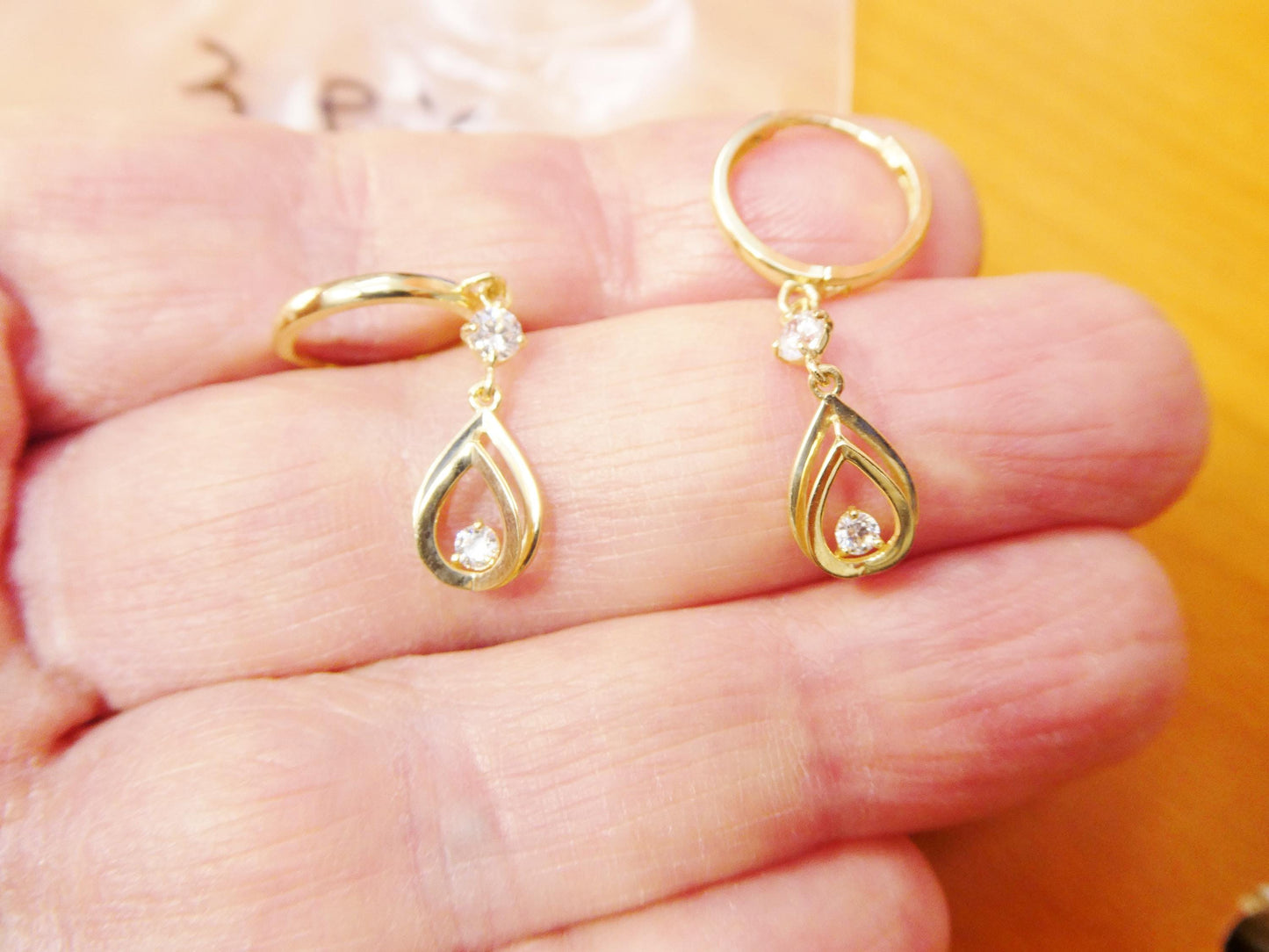 real 10k solid yellow gold teardrop hoop huggie earring