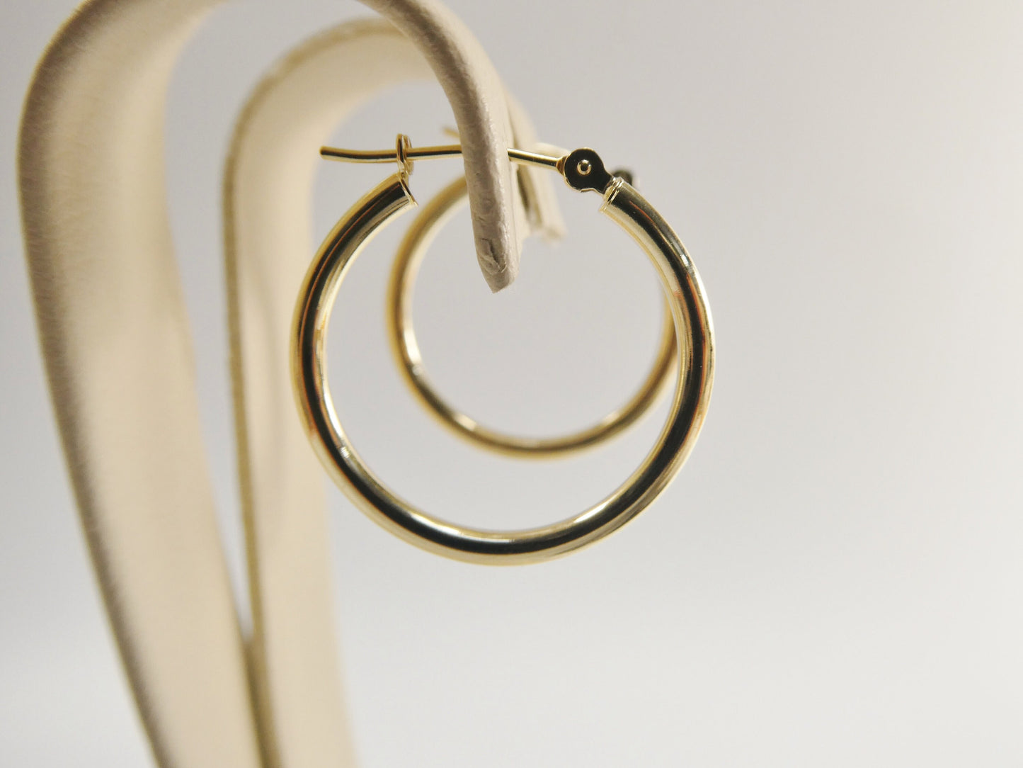 14K real solid yellow gold 2mm / 22mm round hoop earring snap closure high polish finish
